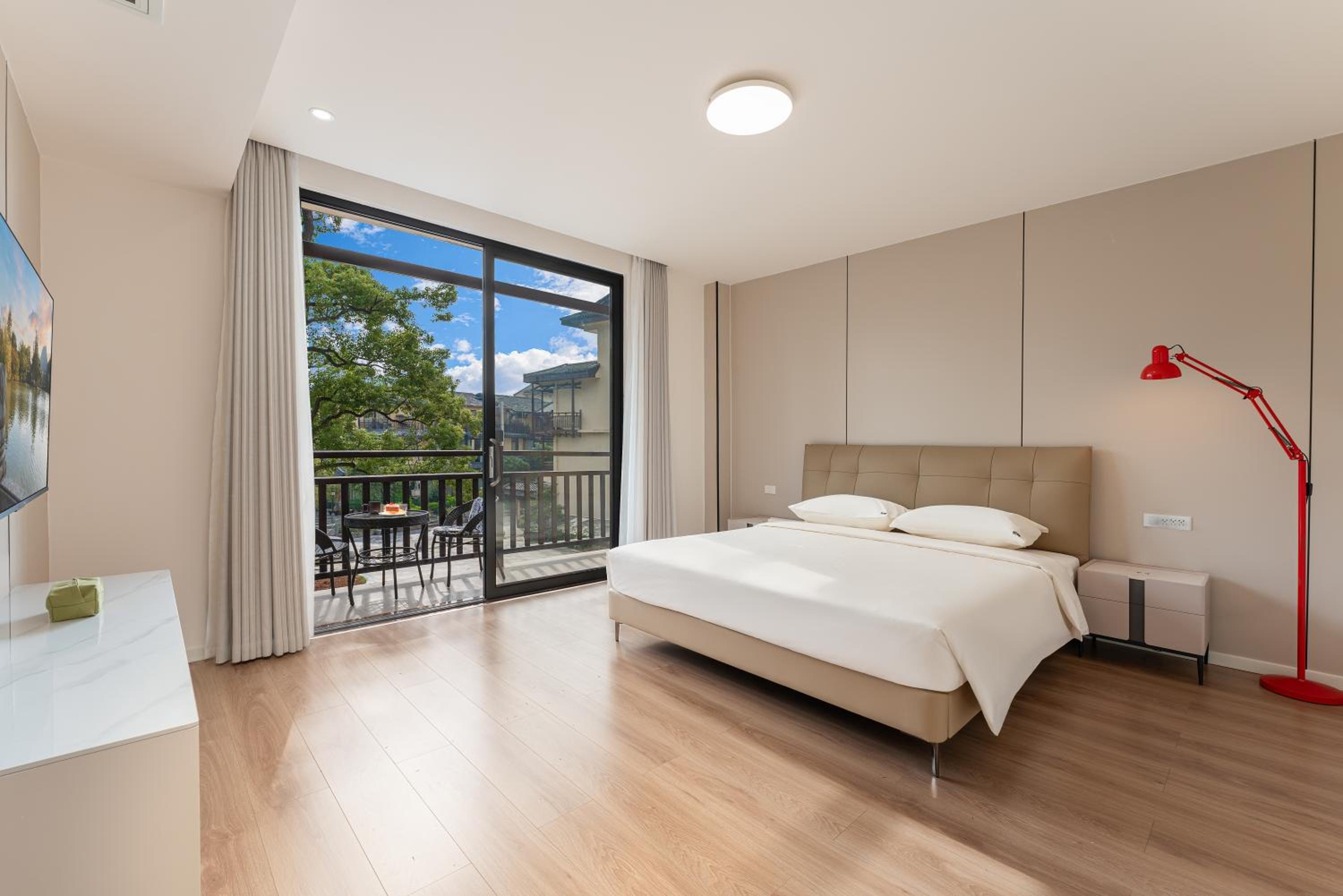 Guilin Camphor Country House Free pick-up service at train station for two nights