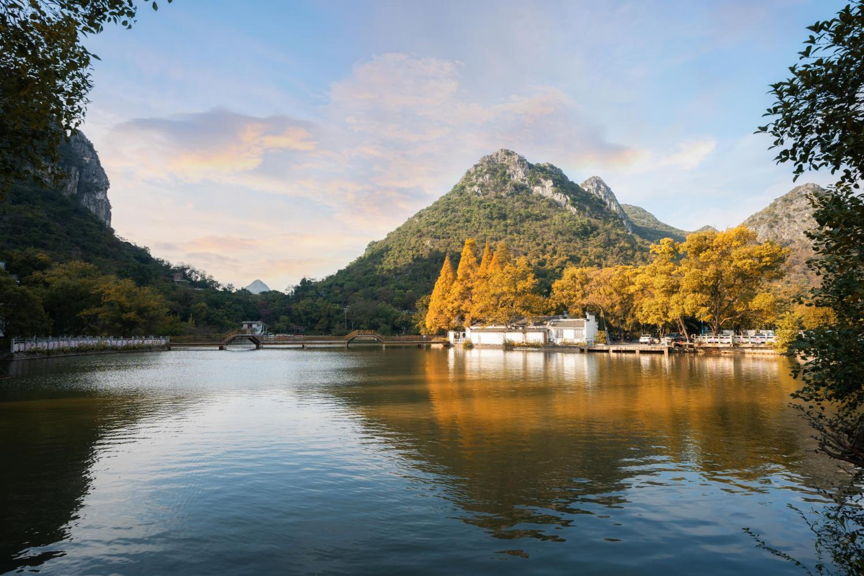 Guilin Camphor Country House Free pick-up service at train station for two nights