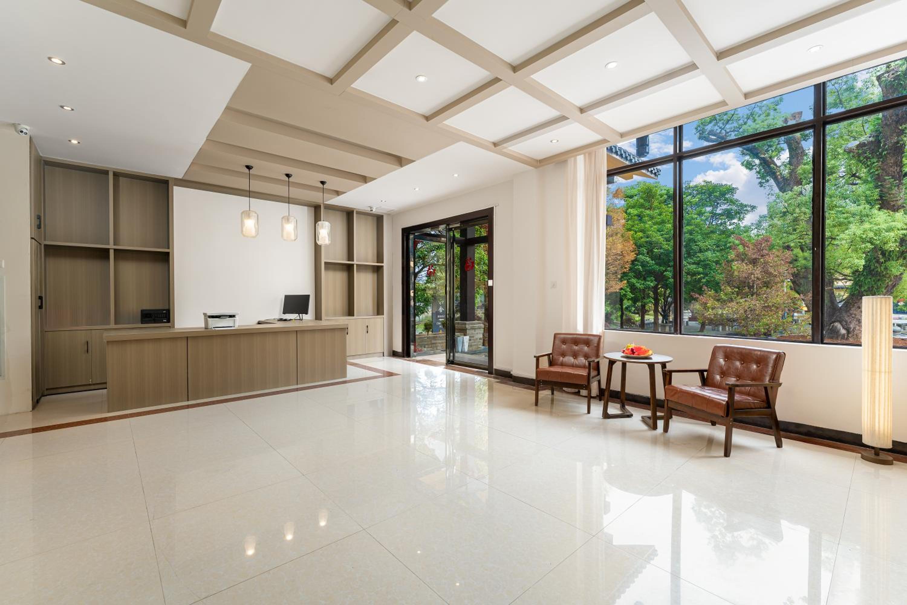 Guilin Camphor Country House Free pick-up service at train station for two nights