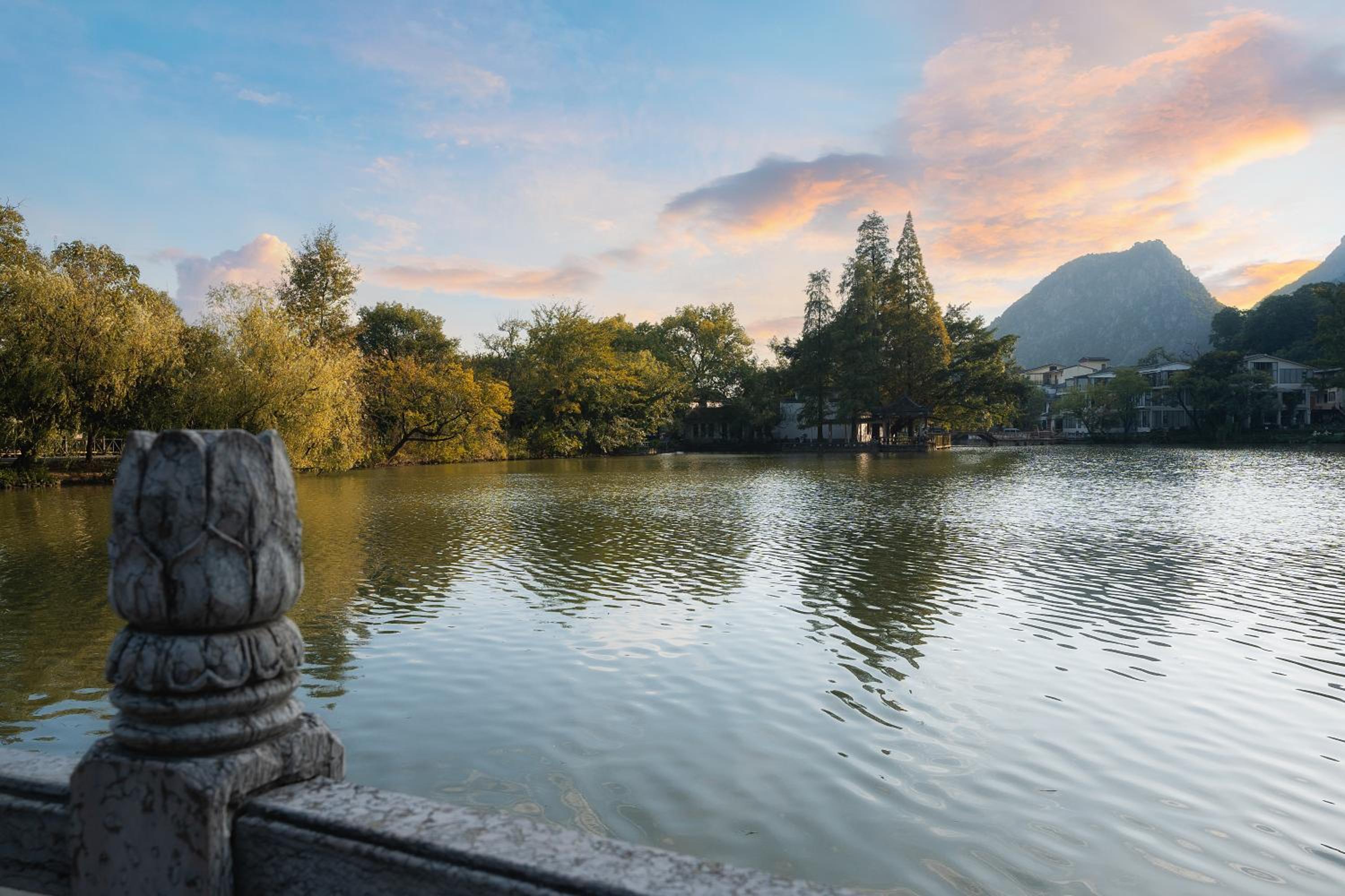 Guilin Camphor Country House Free pick-up service at train station for two nights