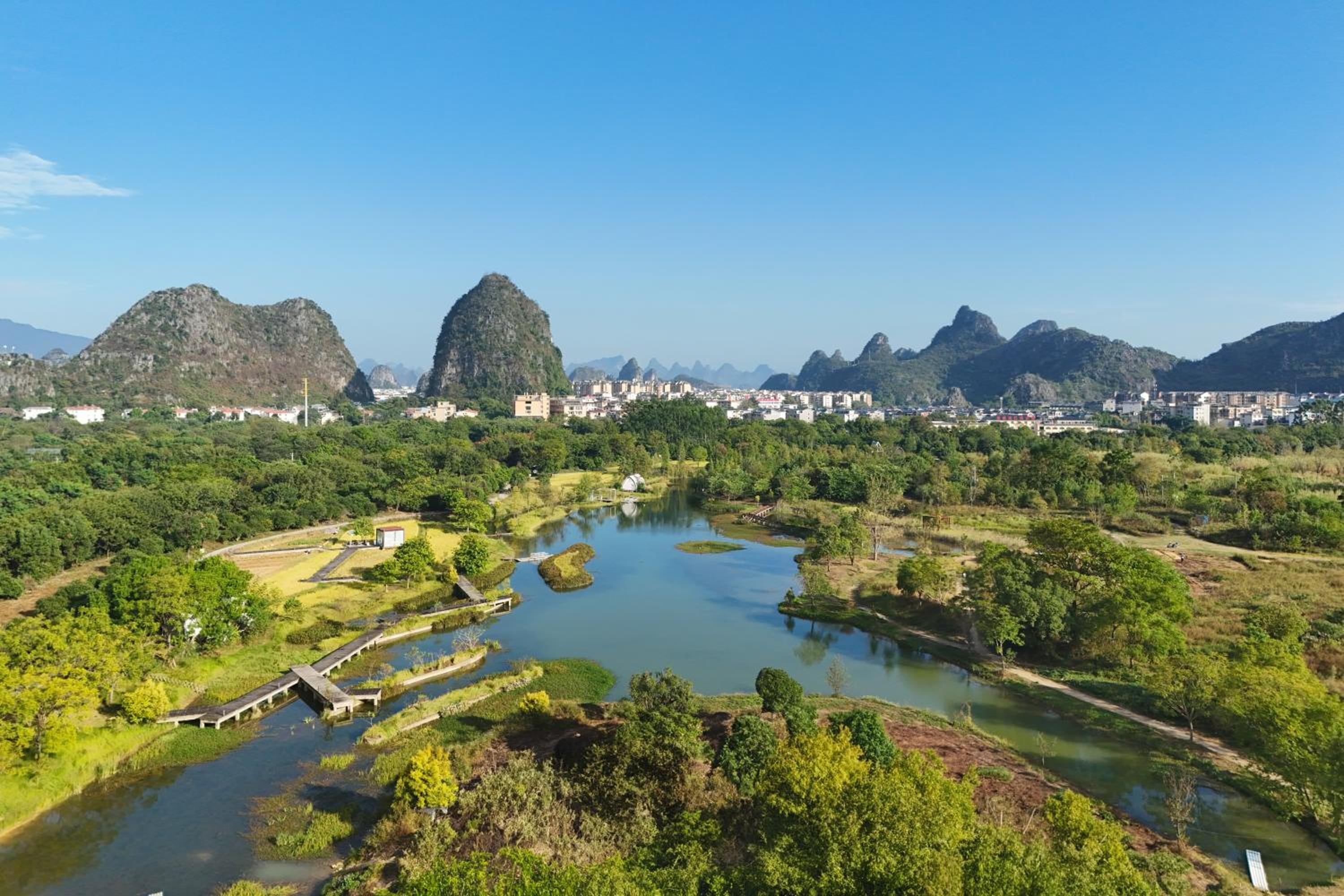 Guilin Camphor Country House Free pick-up service at train station for two nights