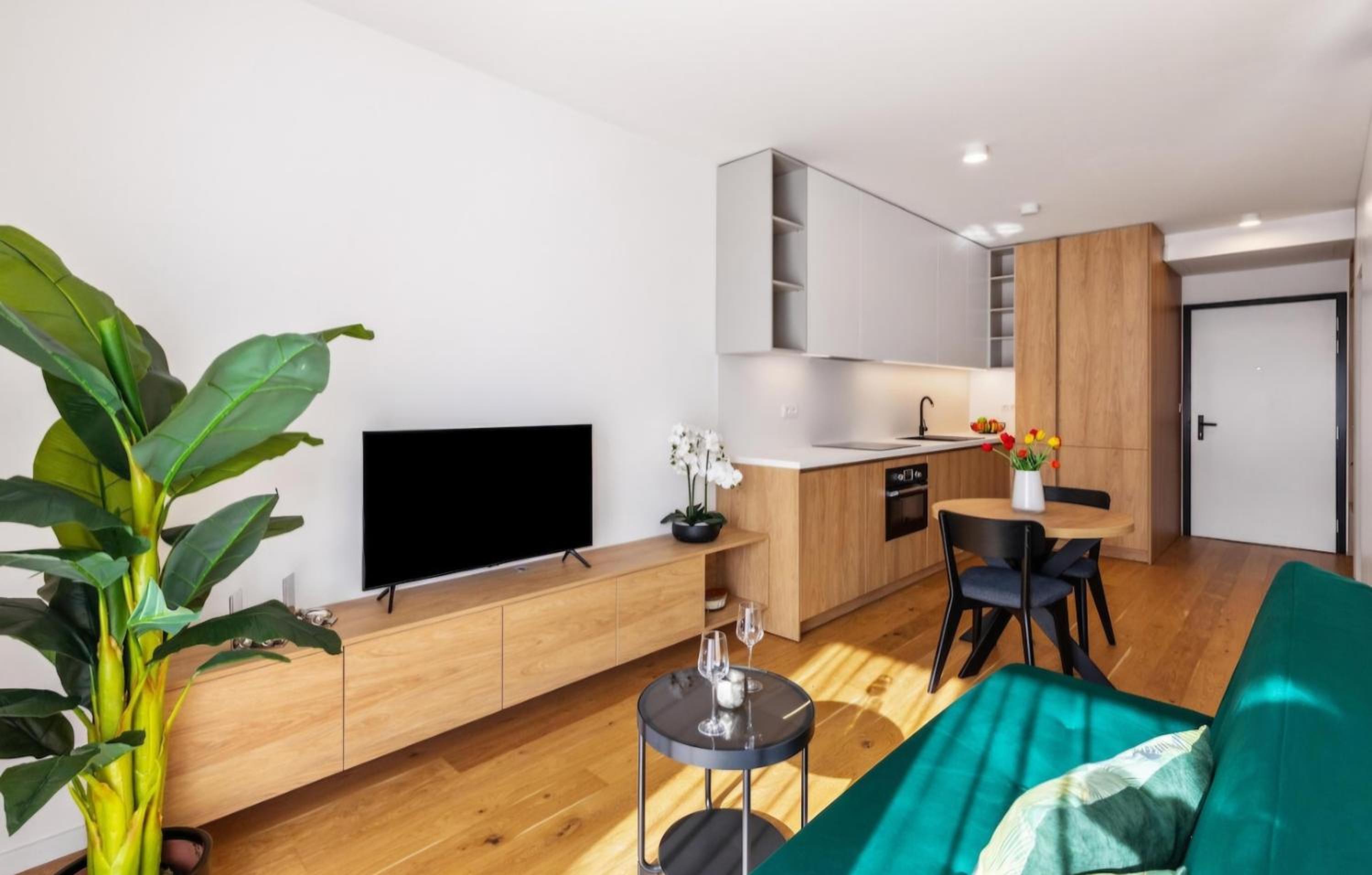 Zwirn Stylish Apartement with parking view 2