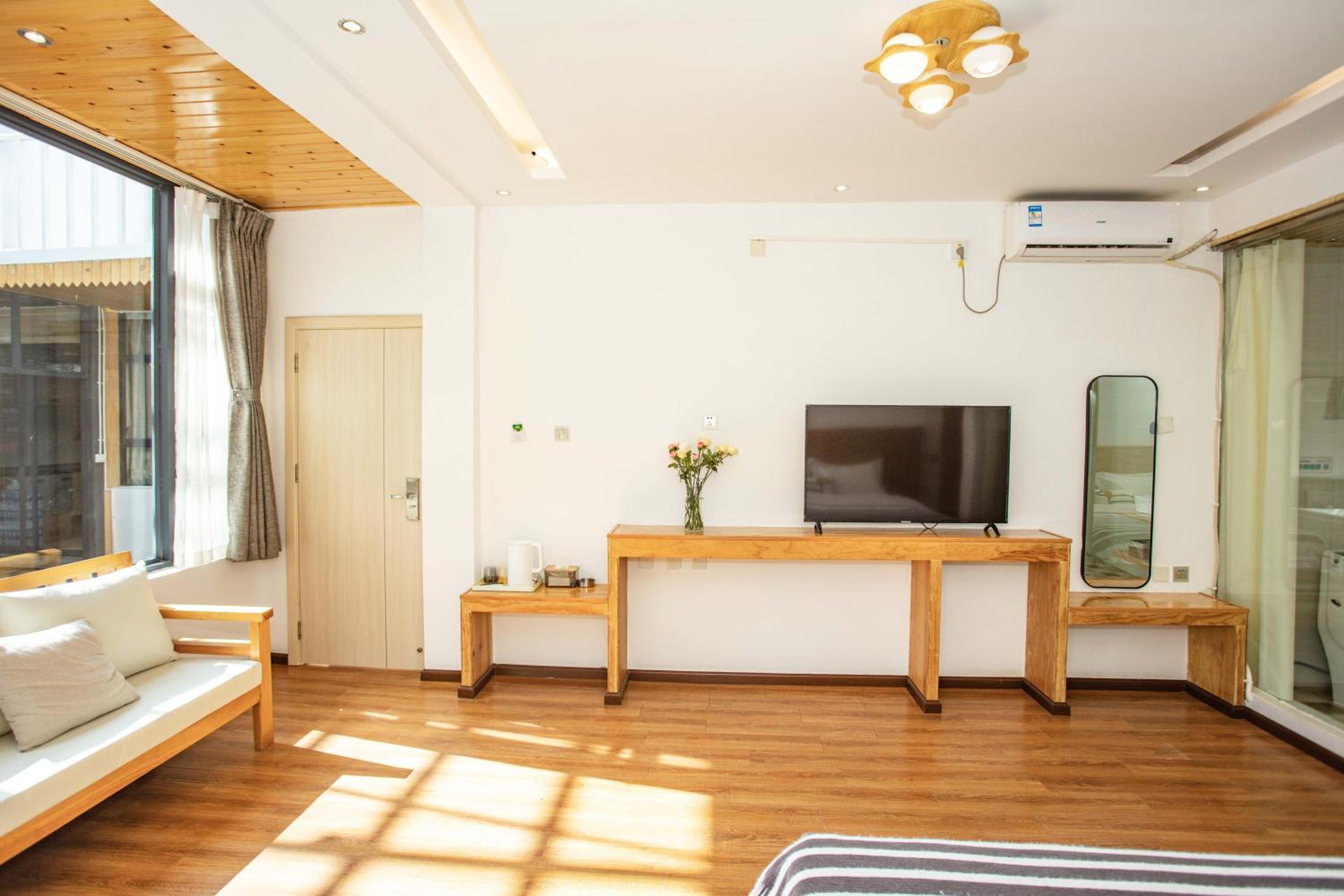 Dali Jishi Hotel
