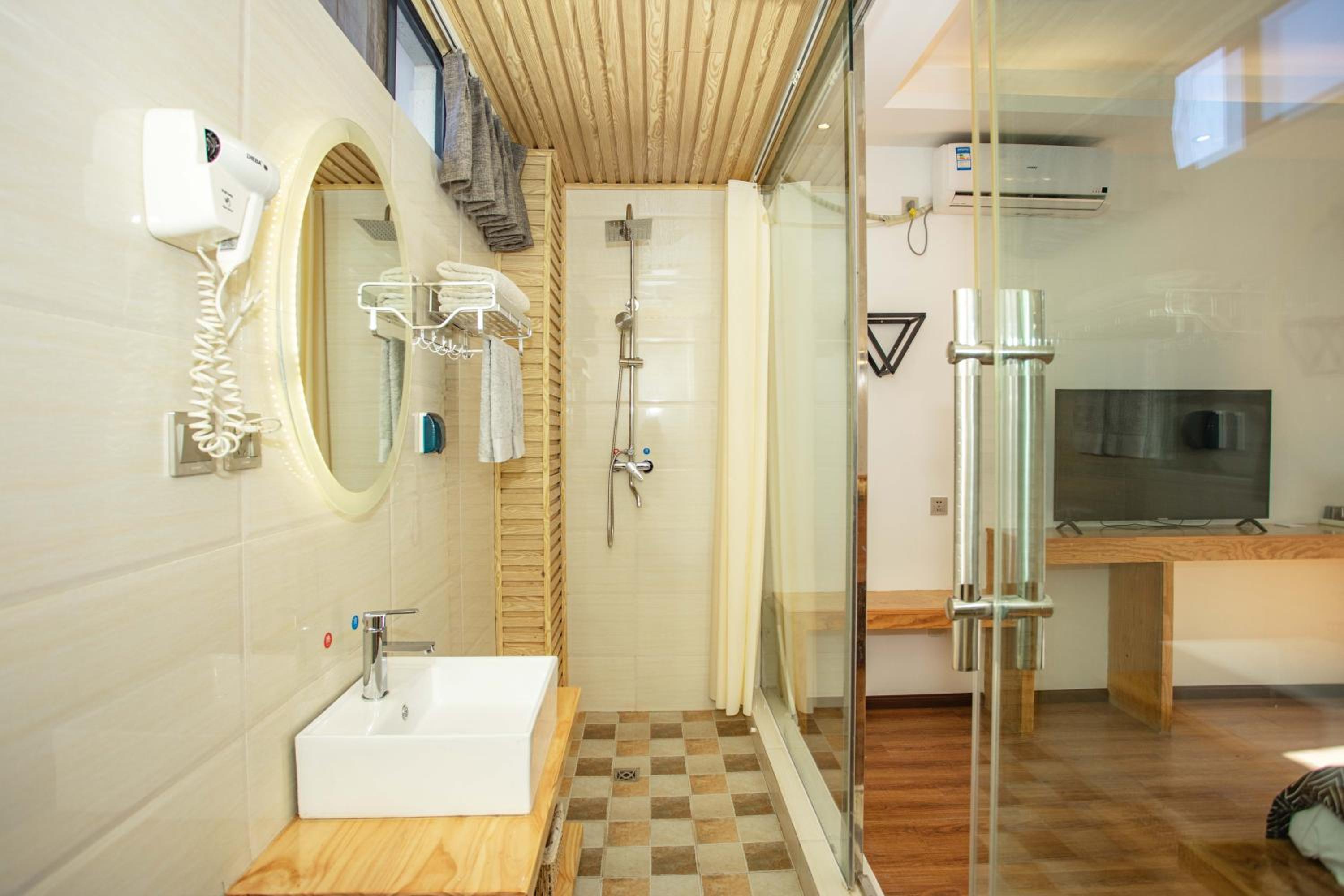 Dali Jishi Hotel