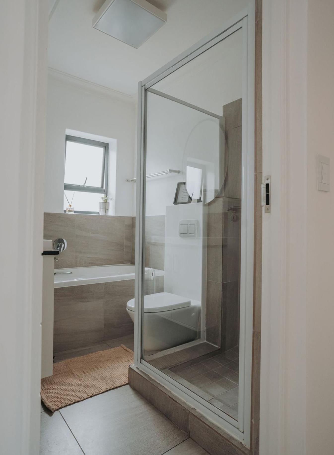 Calm Blouberg Beach Apt - Gated & Lift Access view 2