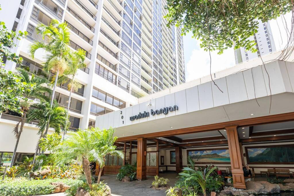 Hotel Waikiki Banyan Condos