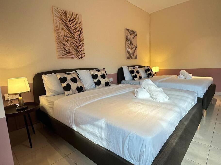 Loveable Home 4 Bedroom Mount Austin JB