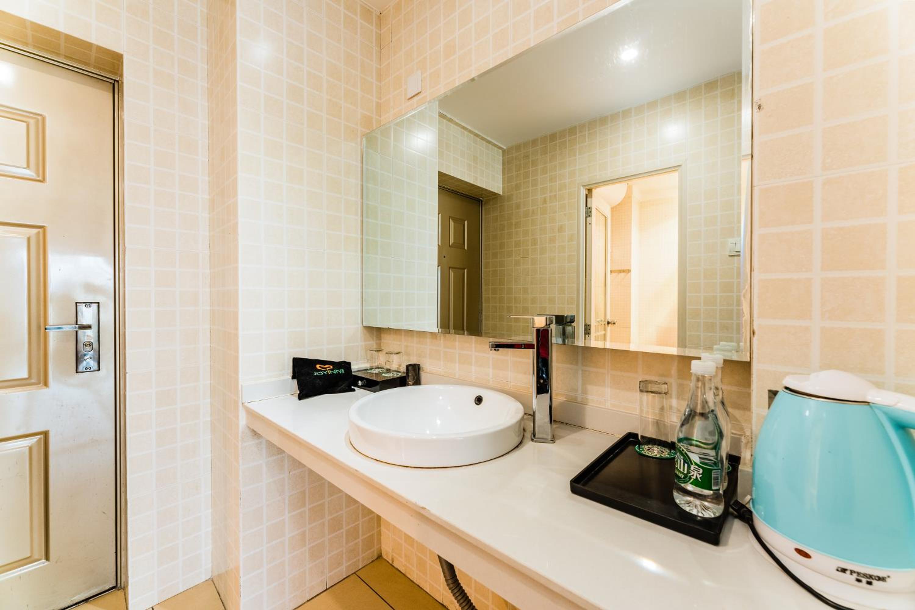 Kunming Qicaimen Shangpin Apartment