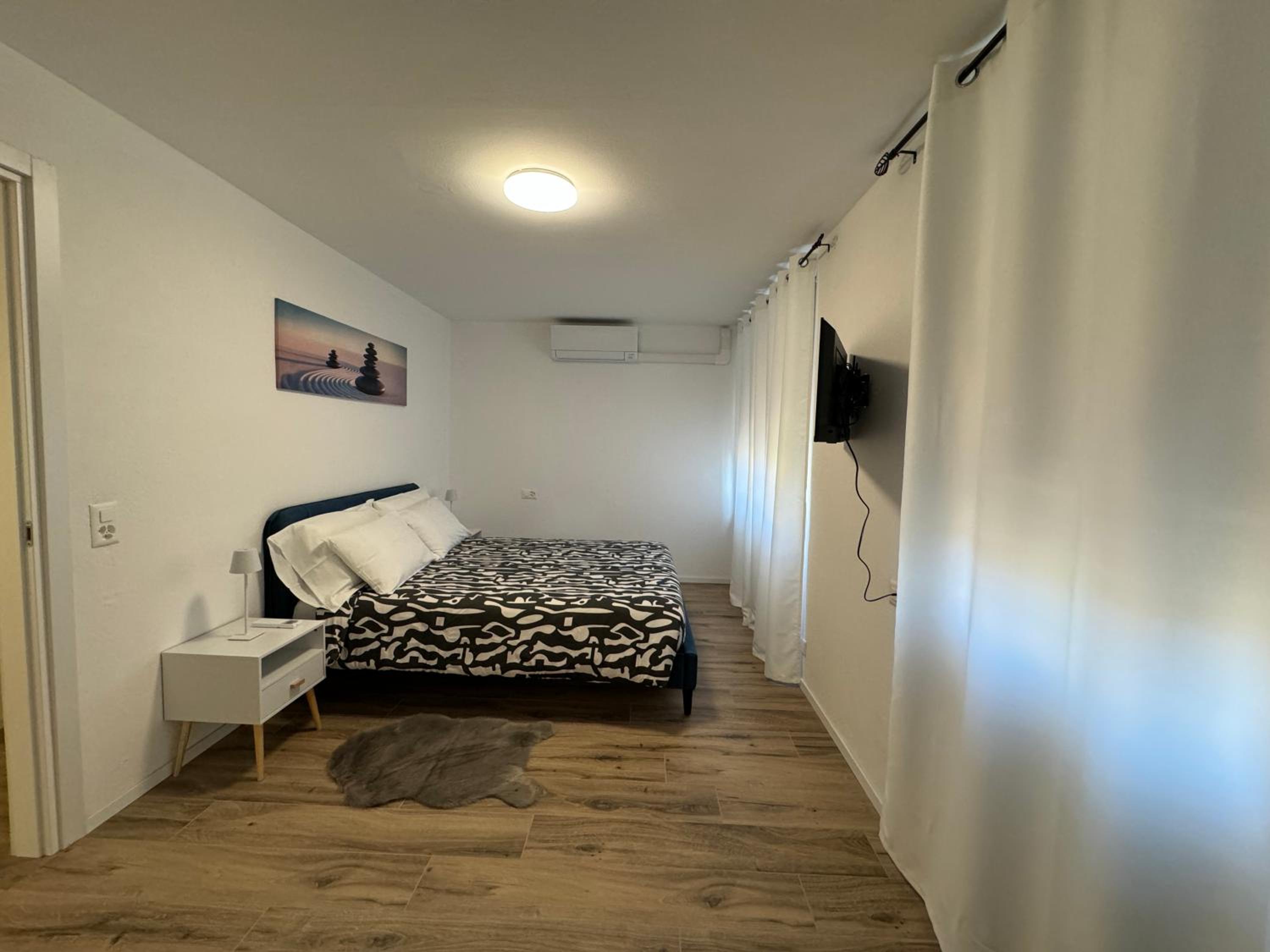 Deluxe Central Apartment Large - Free Parking