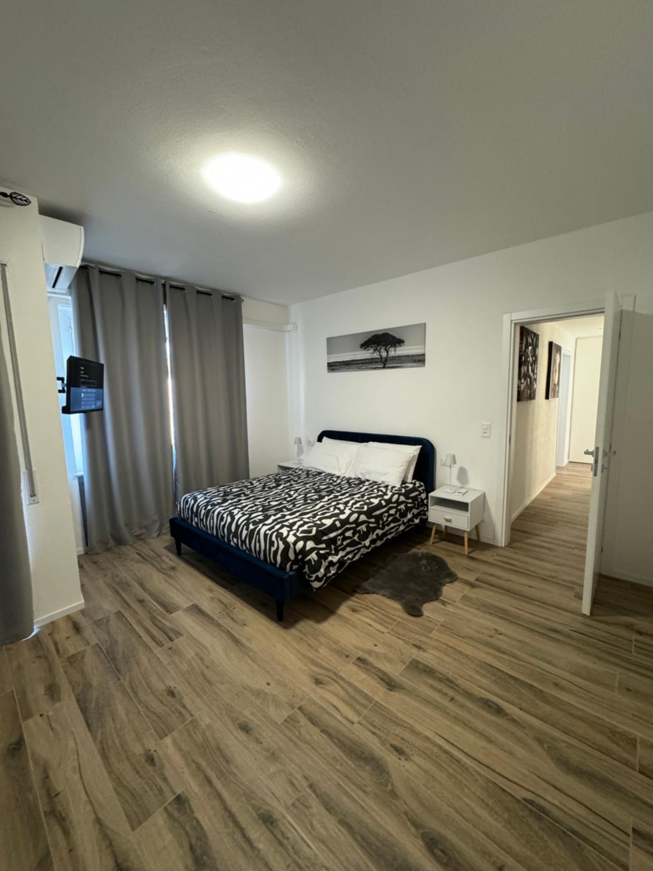Deluxe Central Apartment Large - Free Parking