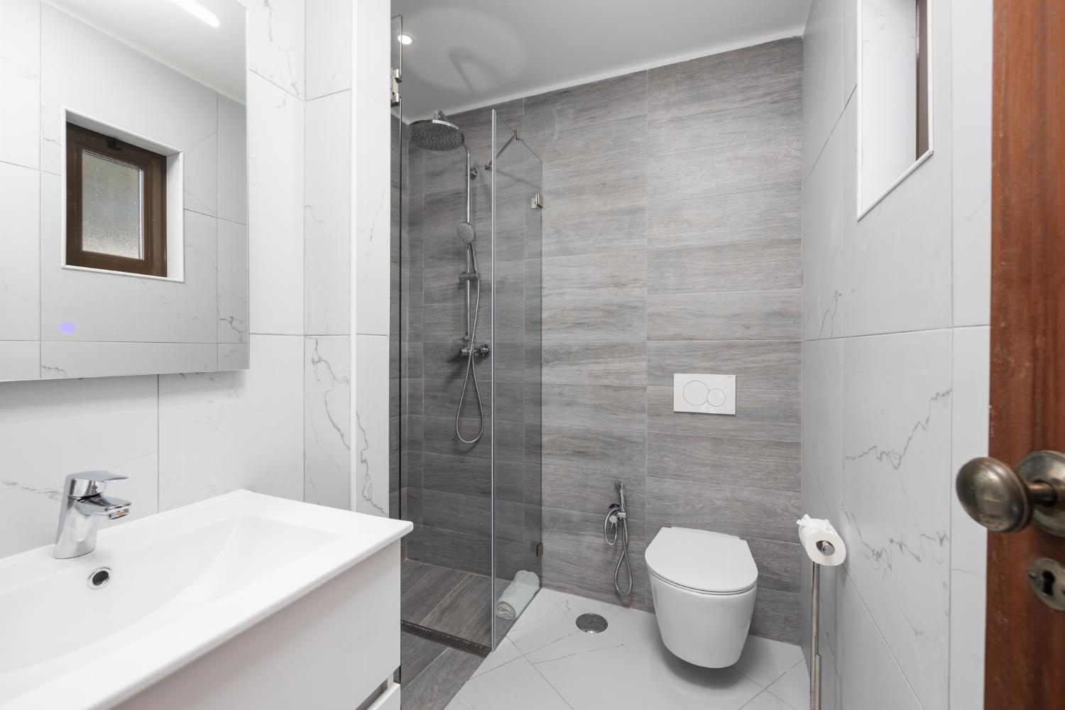 Villa Veiguinha en Galé — bathroom