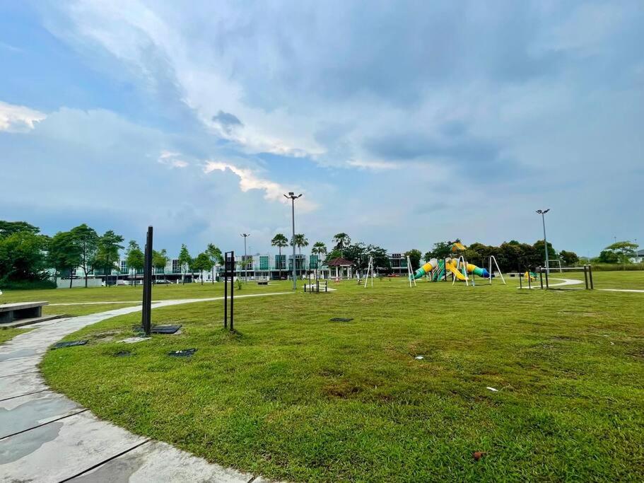 Lovely Modern Home 4 Bedroom Mount Austin JB