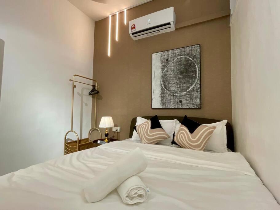 Lovely Modern Home 4 Bedroom Mount Austin JB