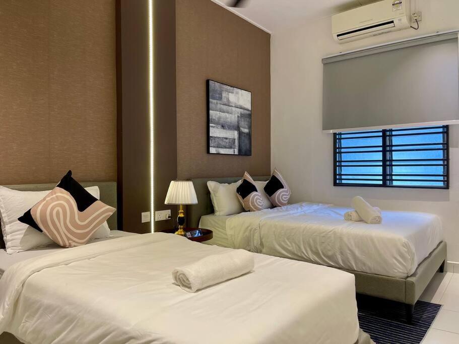 Lovely Modern Home 4 Bedroom Mount Austin JB