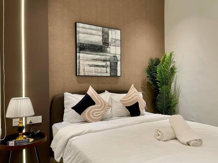 Lovely Modern Home 4 Bedroom Mount Austin JB