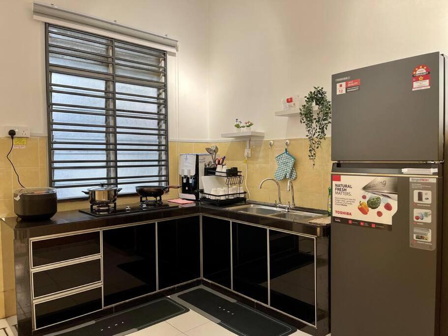 Lovely Modern Home 4 Bedroom Mount Austin JB