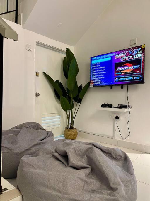 Lovely Modern Home 4 Bedroom Mount Austin JB