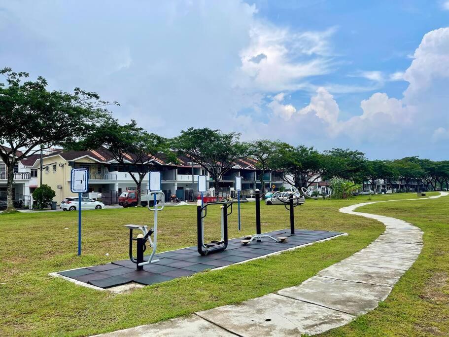 Lovely Modern Home 4 Bedroom Mount Austin JB