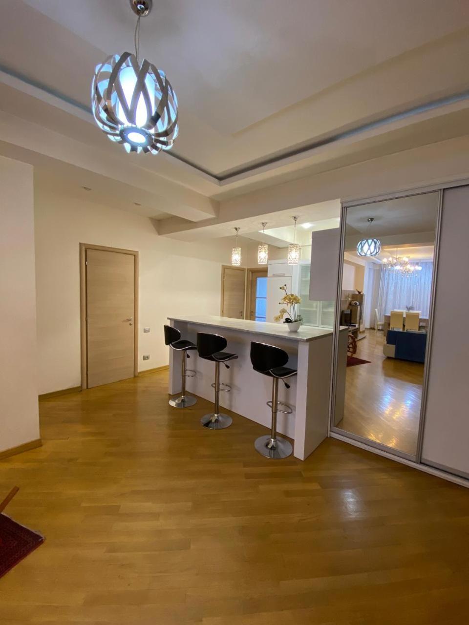 Modern Apartment, Free Parking, Home Office