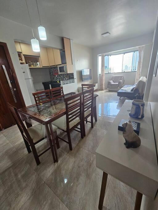 Apto Confortável com 2 quartos em Batista Campos