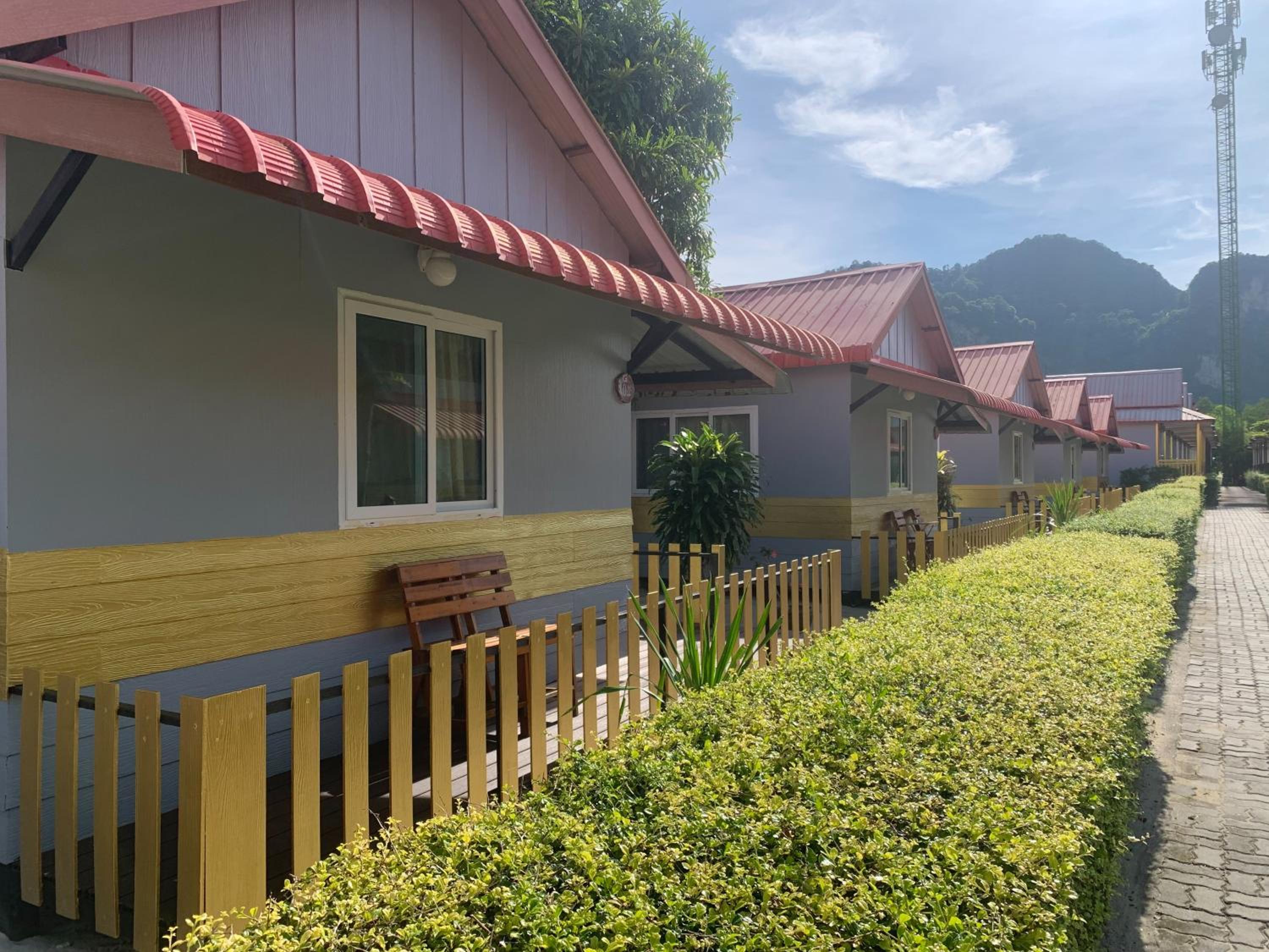 Phi Phi Ba Kao Bay Resort