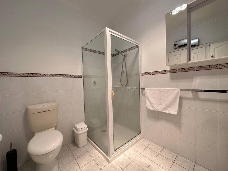 6-BR house in prime location with fantastic views
