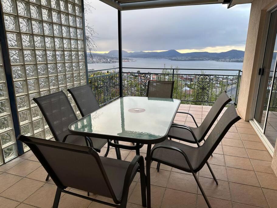 6-BR house in prime location with fantastic views