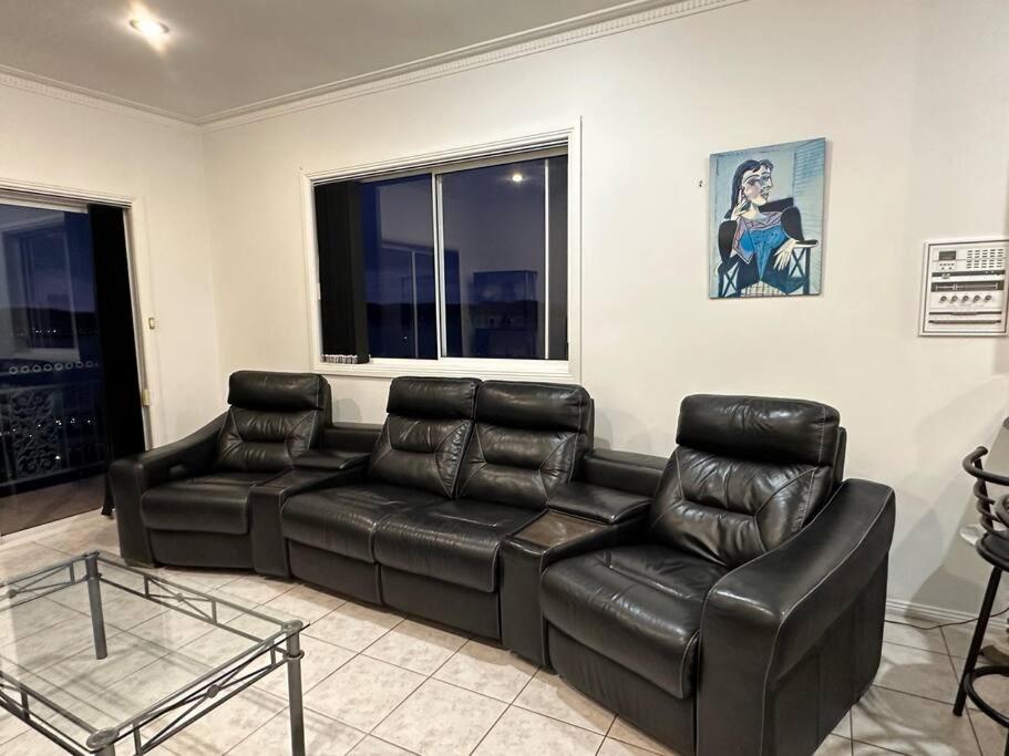 6-BR house in prime location with fantastic views