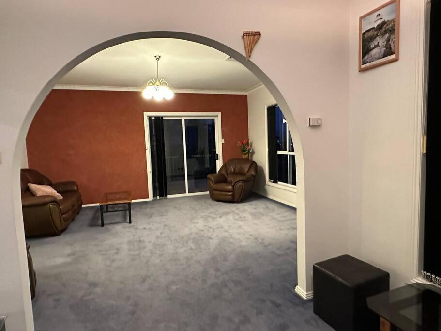 6-BR house in prime location with fantastic views