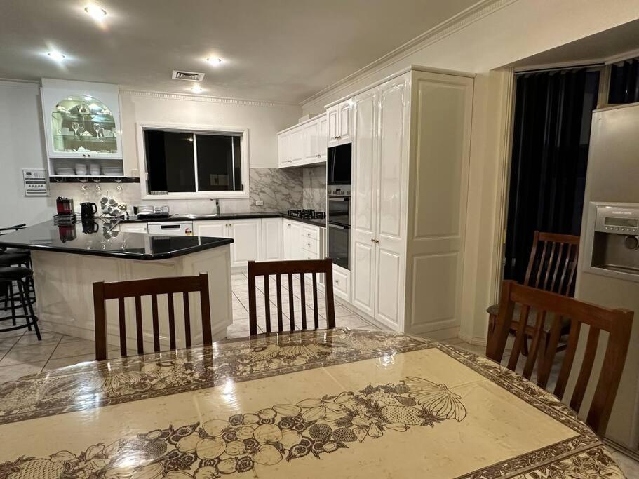6-BR house in prime location with fantastic views