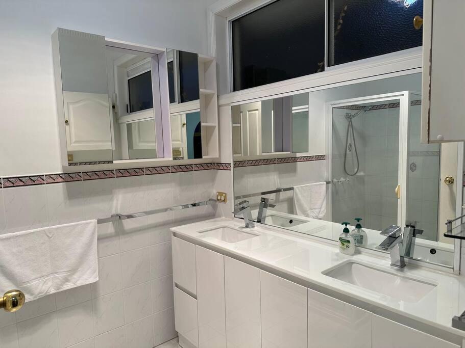 6-BR house in prime location with fantastic views
