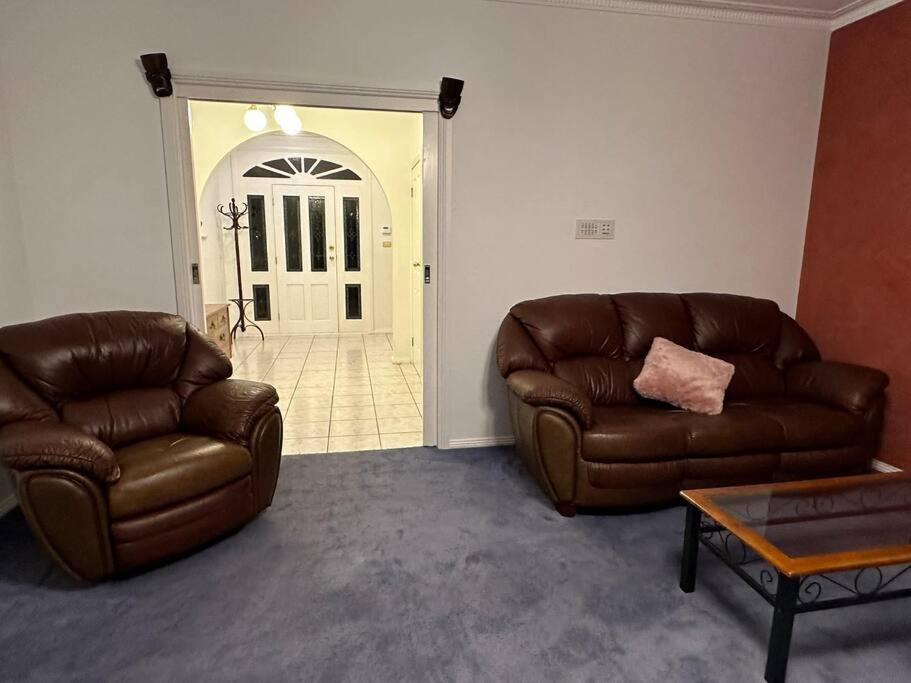 6-BR house in prime location with fantastic views