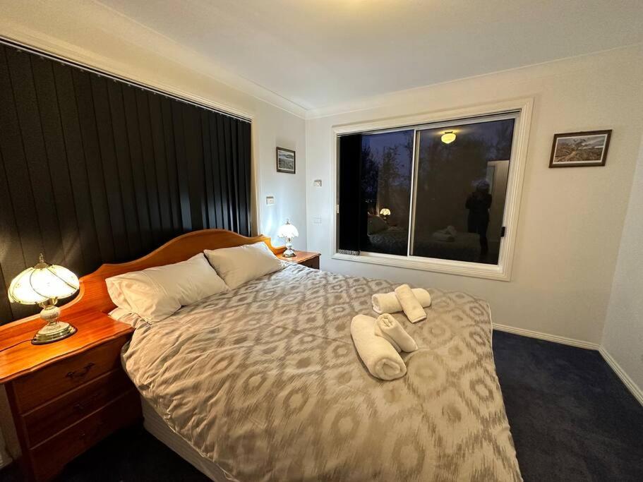 6-BR house in prime location with fantastic views