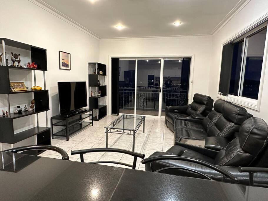 6-BR house in prime location with fantastic views