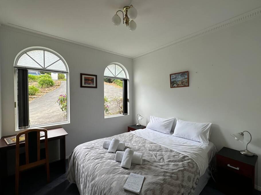 6-BR house in prime location with fantastic views