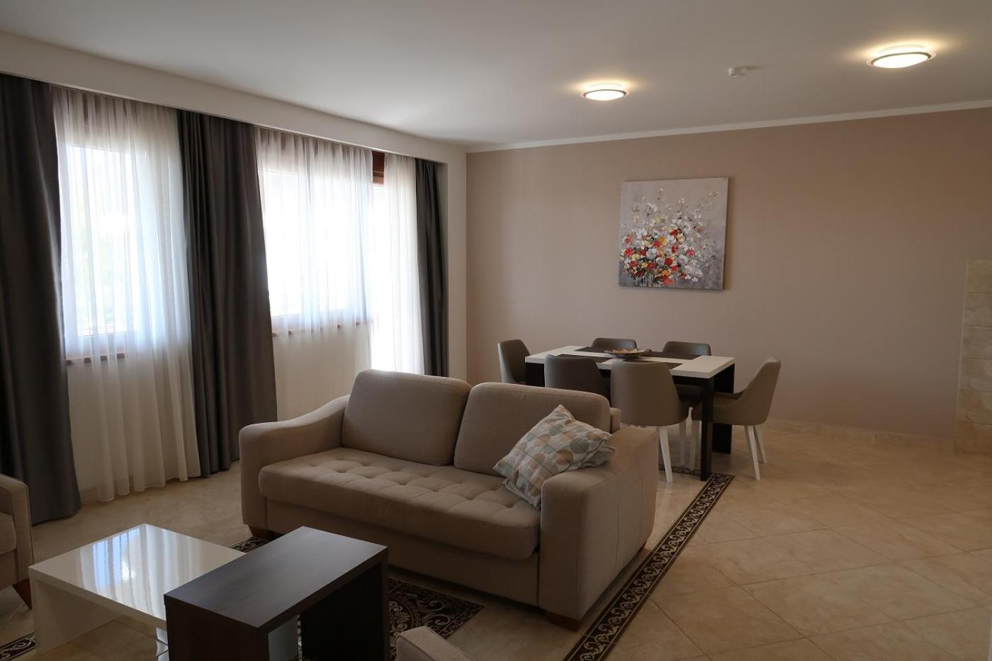 Apartmani LUX Becici