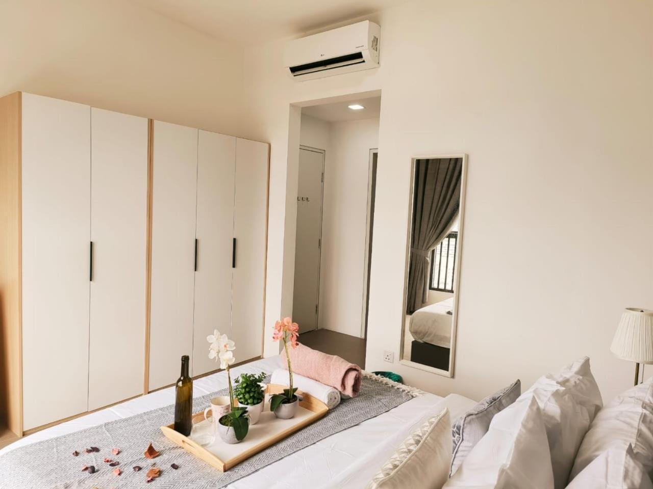 Kepong Premium 3R2B MRT Linked by Luvit Stay