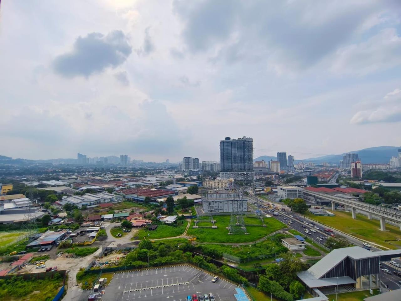 Kepong Premium 3R2B MRT Linked by Luvit Stay