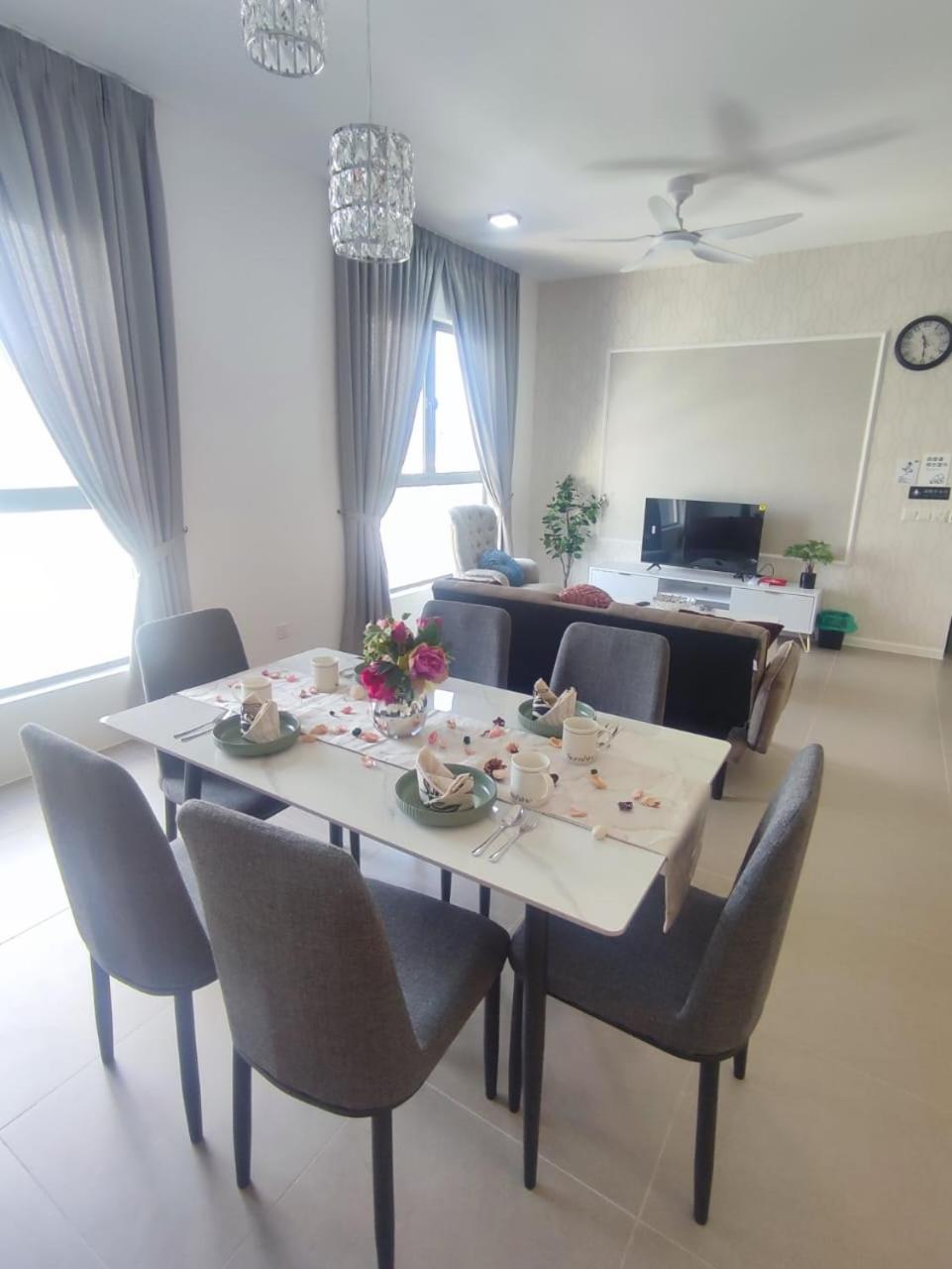 Kepong Premium 3R2B MRT Linked by Luvit Stay