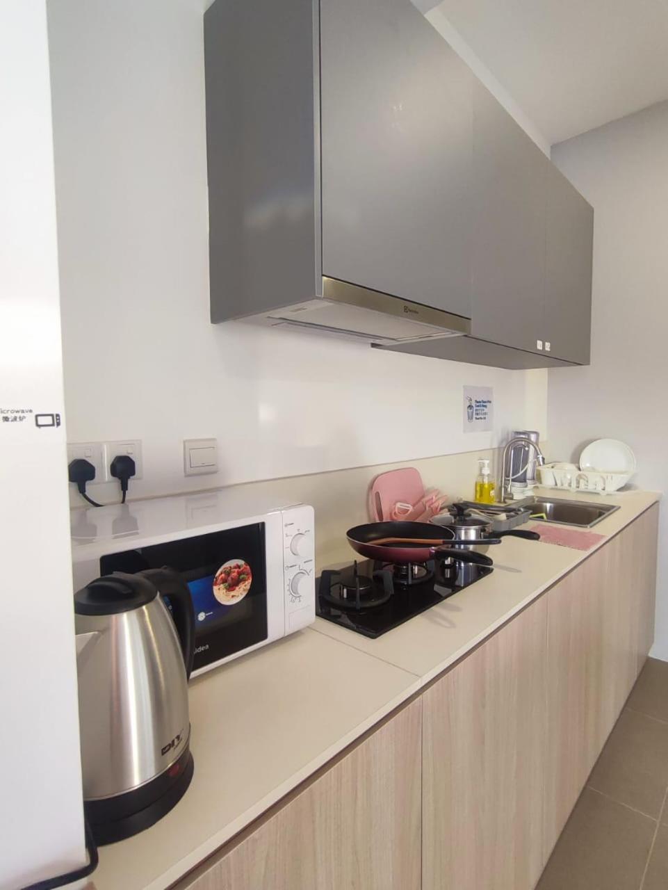 Kepong Premium 3R2B MRT Linked by Luvit Stay