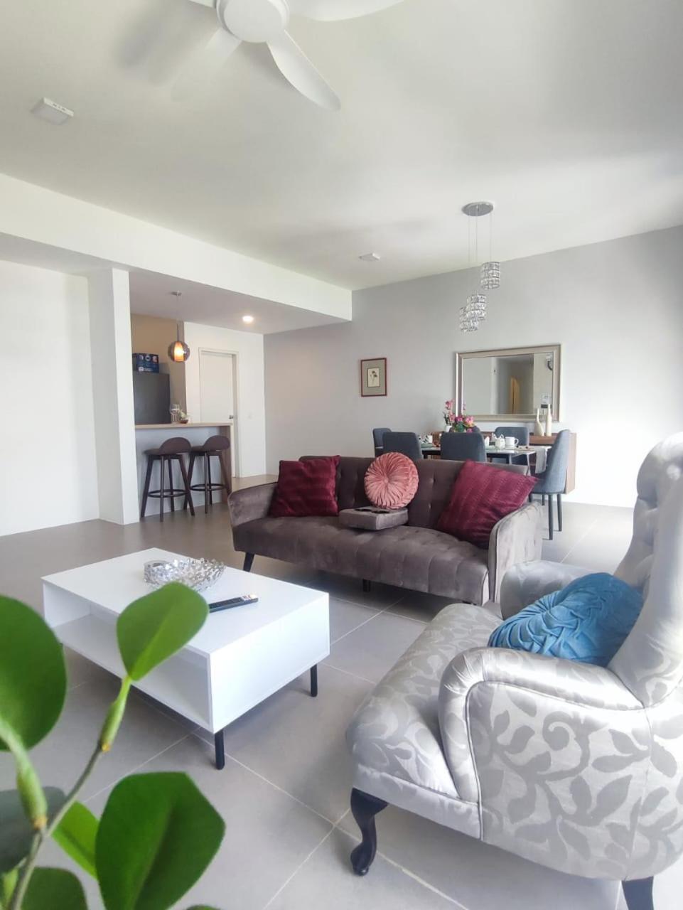 Kepong Premium 3R2B MRT Linked by Luvit Stay