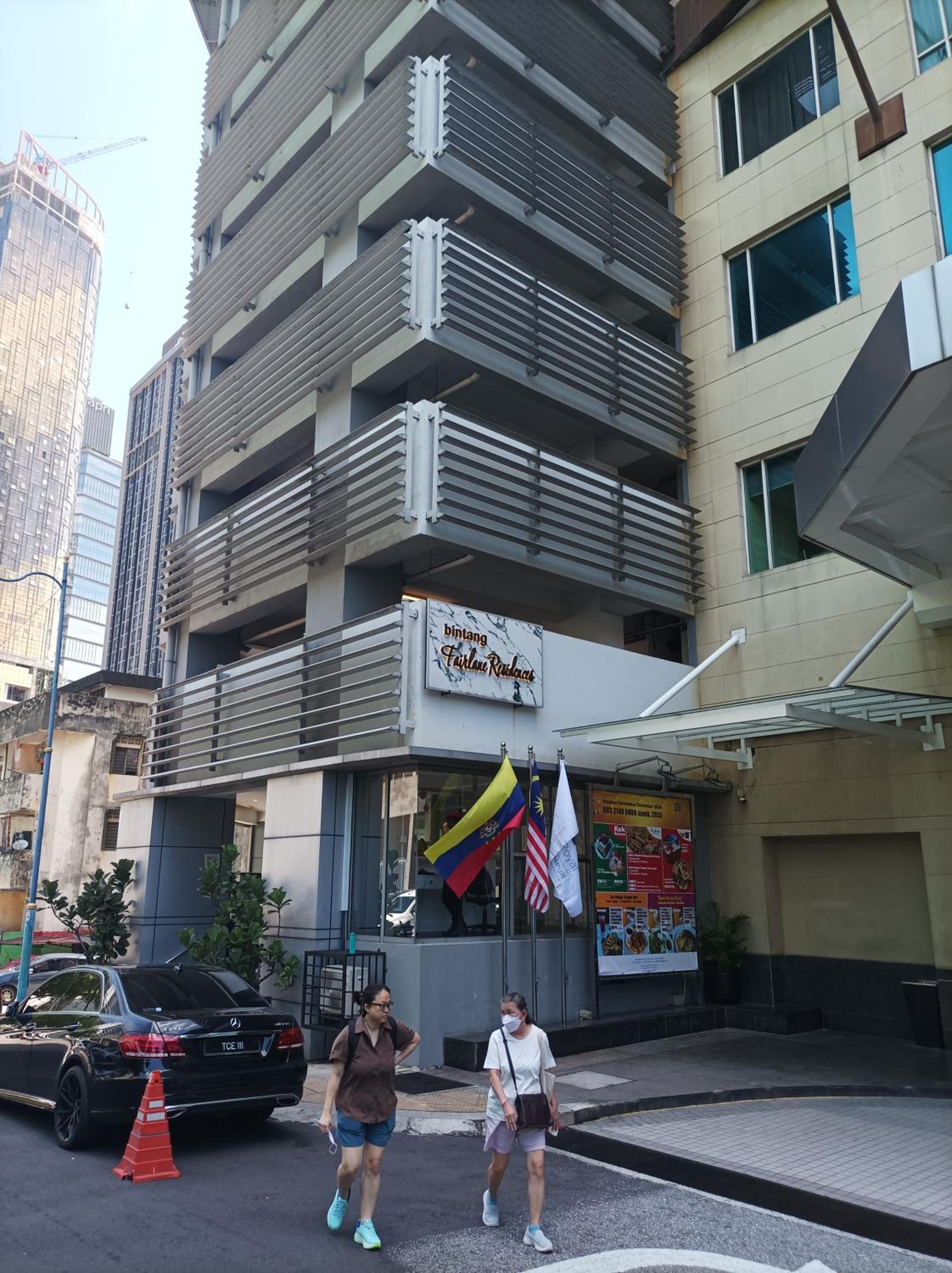 Near Pavilion Bukit Bintang Fairlane KLCC suites by Angel Rose