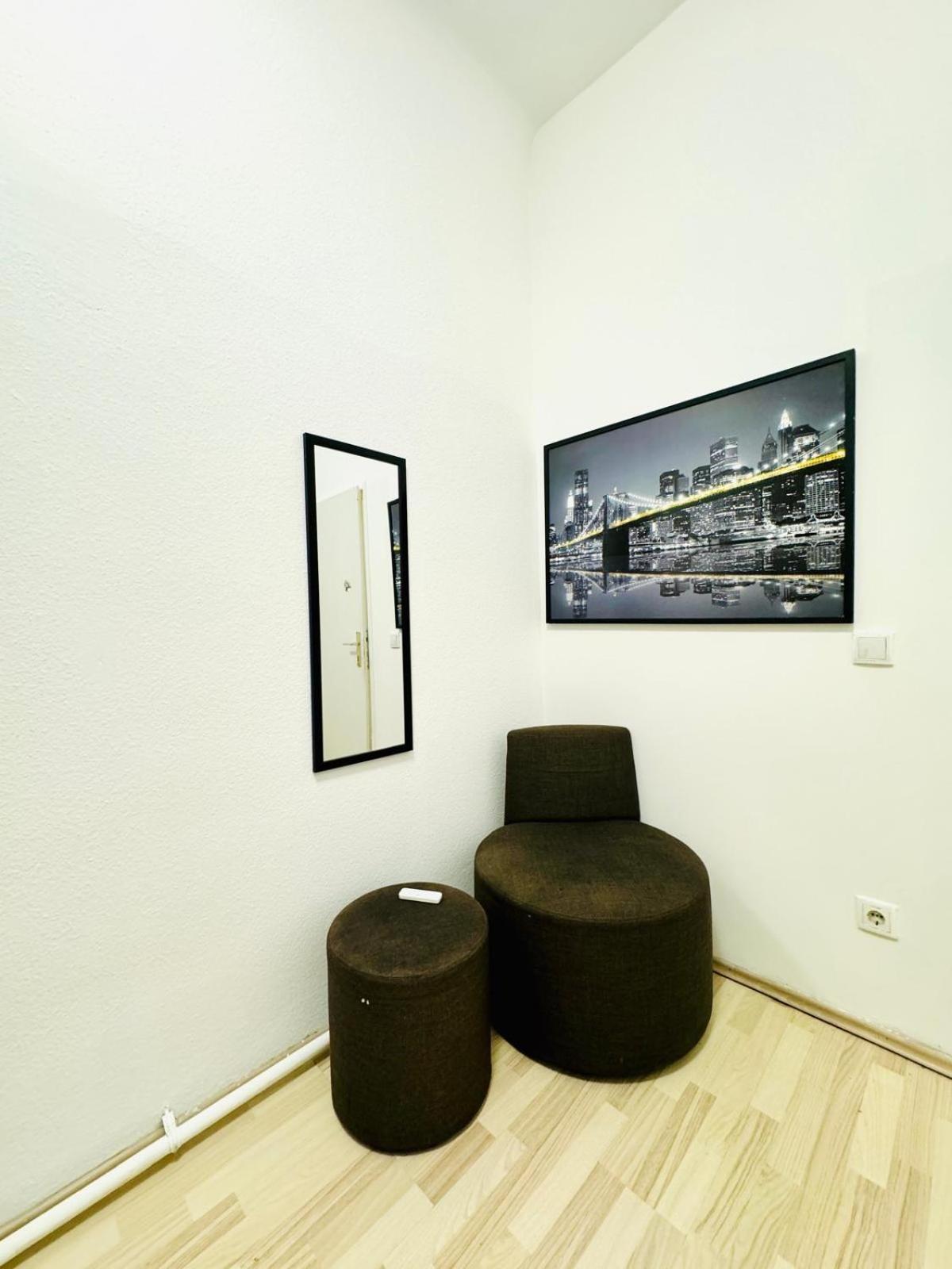 Private Rooms in 4BR Apartment Near FAC Platz, 10-Min Walk