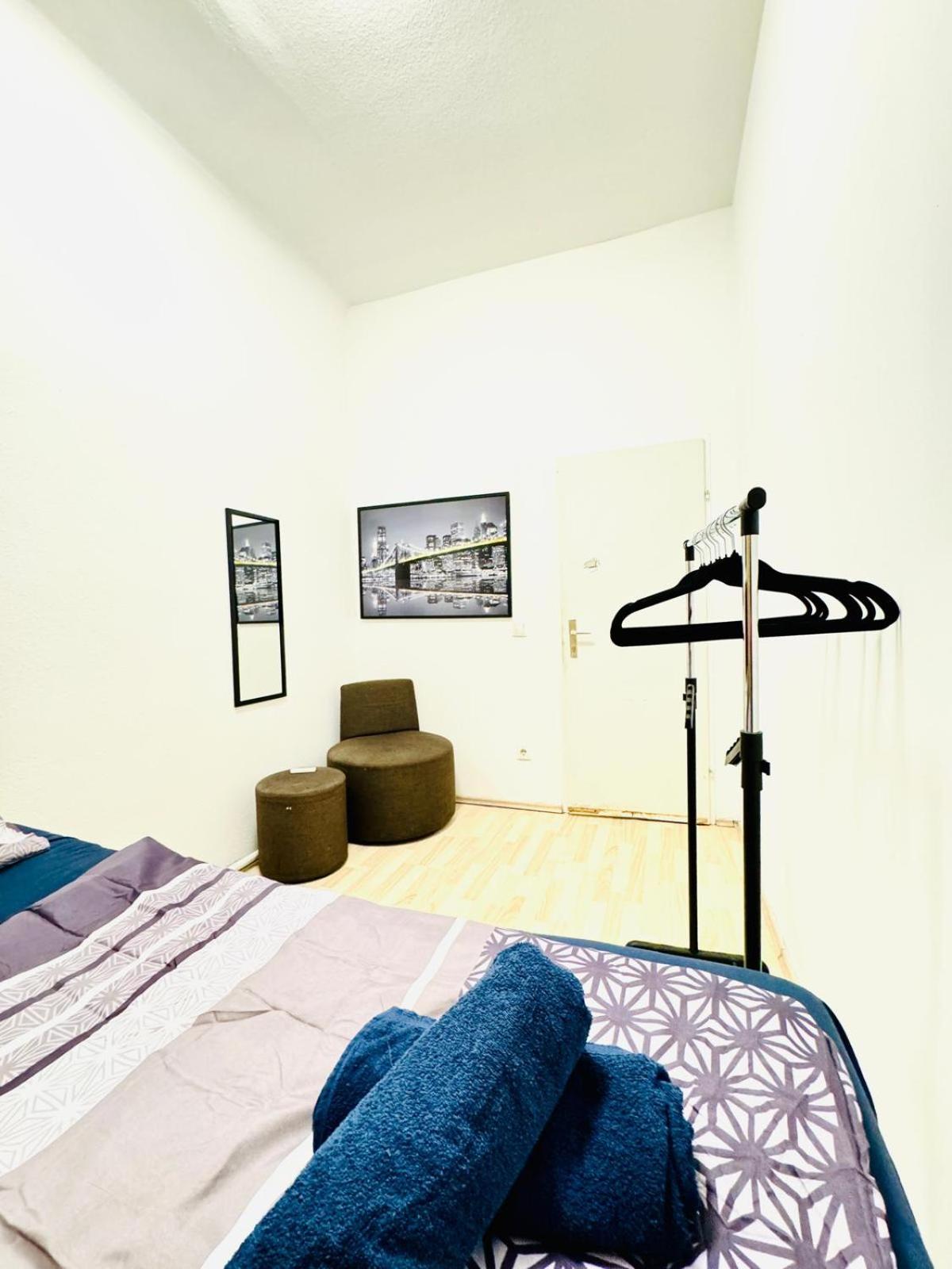 Private Rooms in 4BR Apartment Near FAC Platz, 10-Min Walk