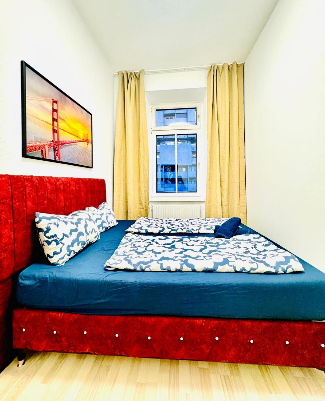 Private Rooms in 4BR Apartment Near FAC Platz, 10-Min Walk