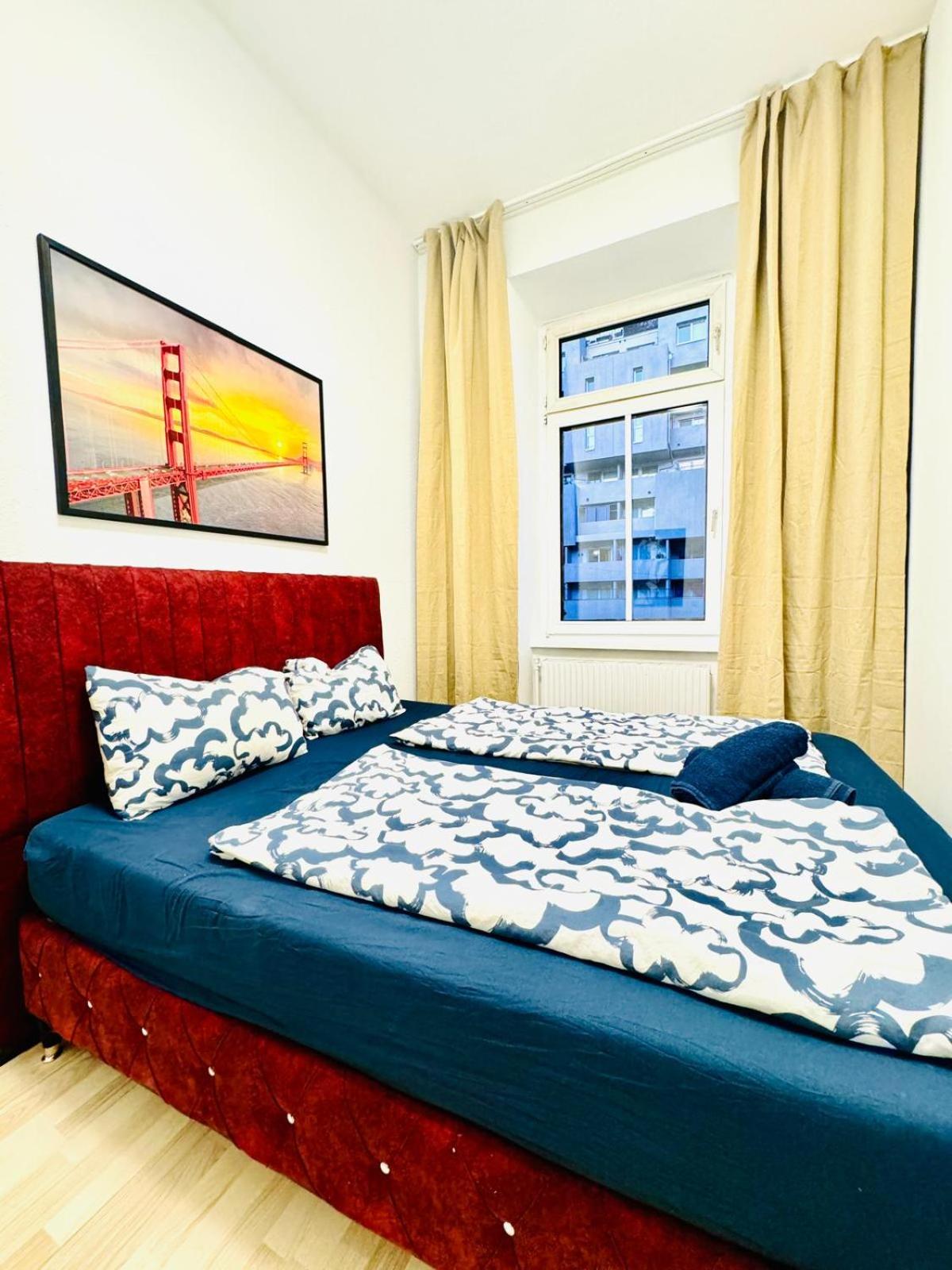 Private Rooms in 4BR Apartment Near FAC Platz, 10-Min Walk