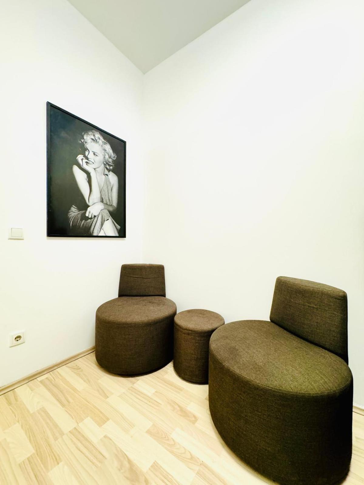 Private Rooms in 4BR Apartment Near FAC Platz, 10-Min Walk