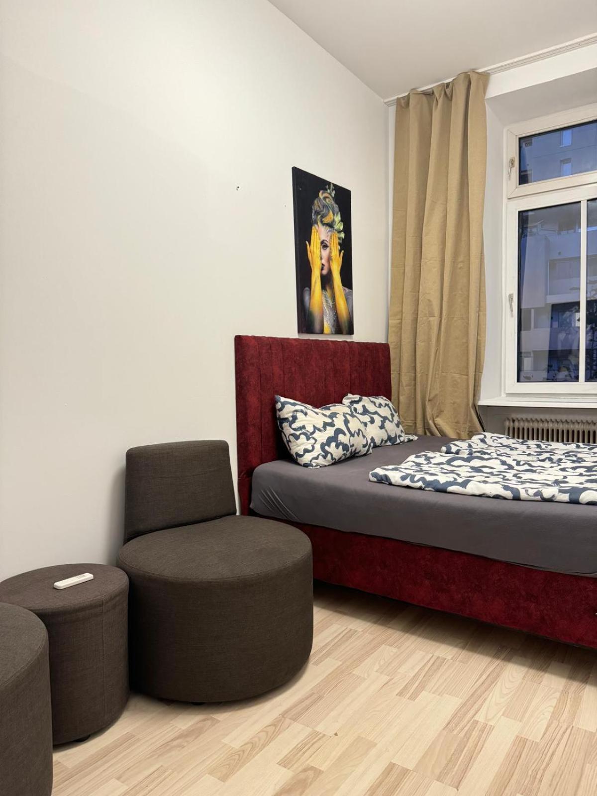 Private Rooms in 4BR Apartment Near FAC Platz, 10-Min Walk