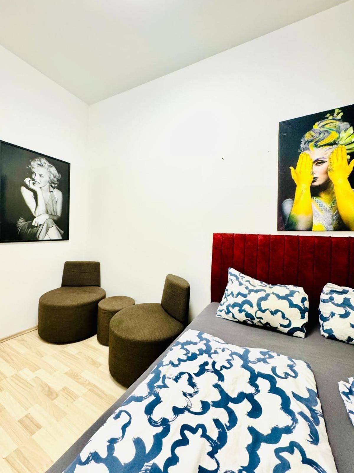 Private Rooms in 4BR Apartment Near FAC Platz, 10-Min Walk