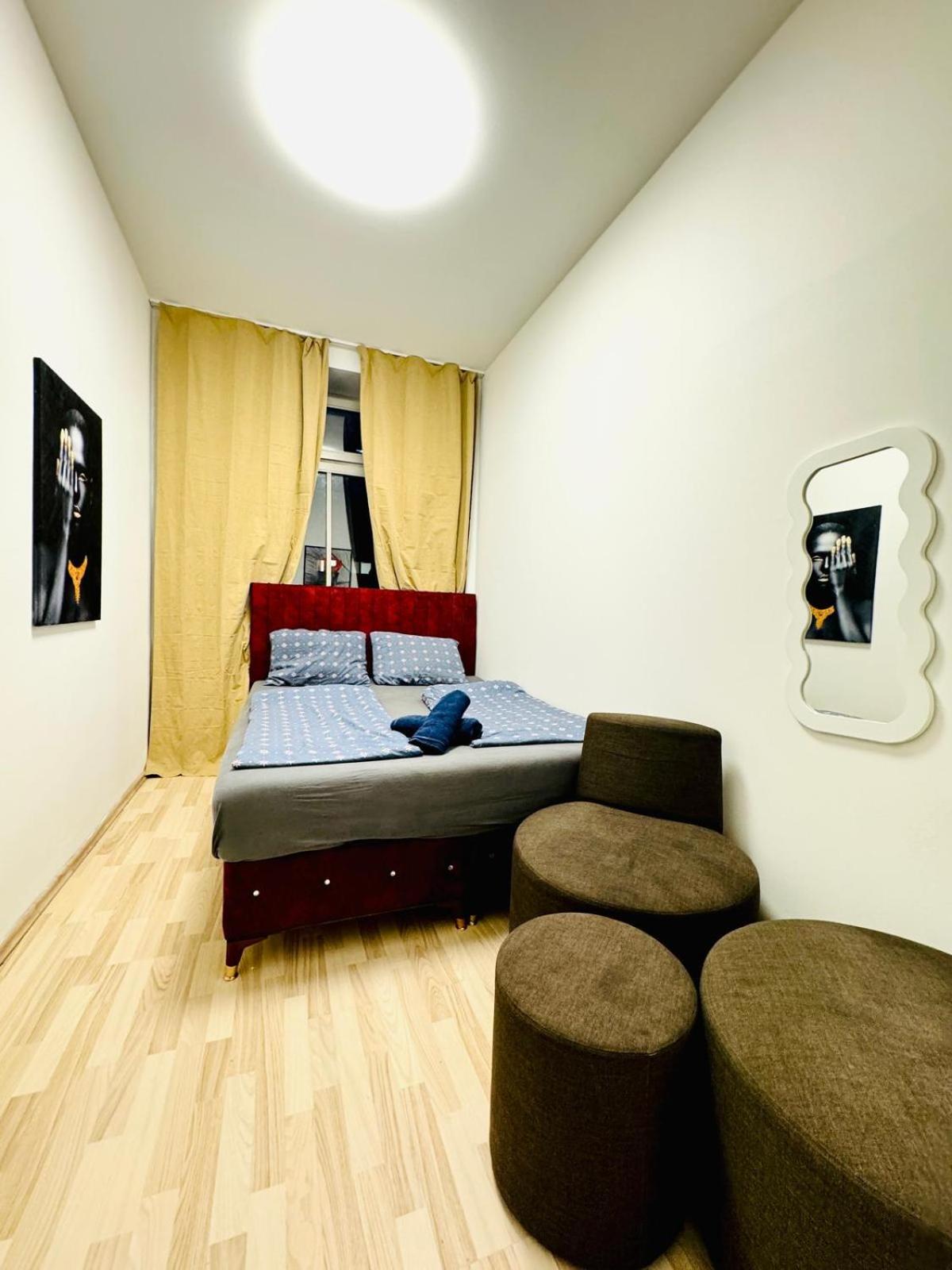 Private Rooms in 4BR Apartment Near FAC Platz, 10-Min Walk